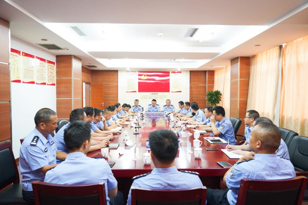 湘西州公安局交警支隊(duì)召開 新任支隊(duì)長(zhǎng)履新會(huì)議