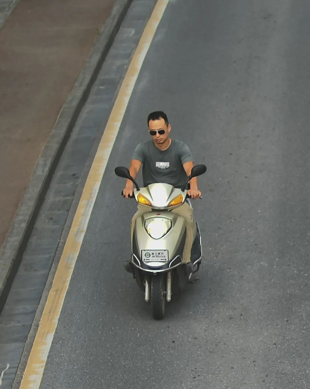 【不文明行為曝光臺(tái)】第十五期摩托車(chē)、電動(dòng)車(chē)不文明行為抓拍(圖10)