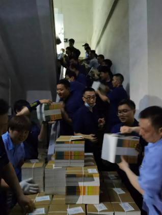 課前到書！暴雨淹了印刷廠，他們不眠不休搶回百萬冊教材(圖4)